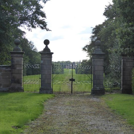 Gate Piers, Gates And Adjoining Walls To North And South At Giffard Cross