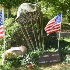 Monument bij de Paulushoeve (2)