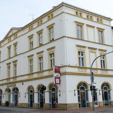 Wohn- und Geschäftshaus