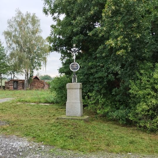 Kříž na severním okraji vsi