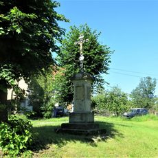 Kříž naproti kapli v Rašovicích