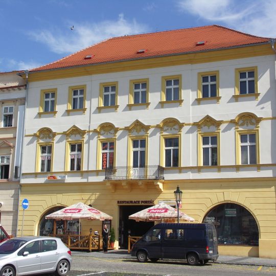 Mírové náměstí 25