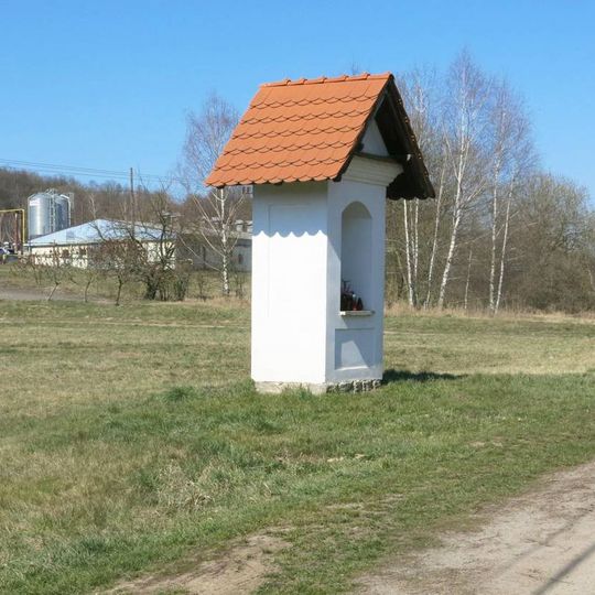 Kaplička naproti domu 89 v Brništi