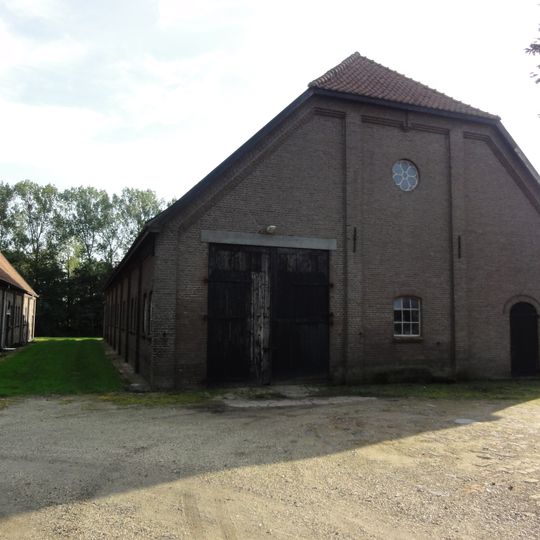 Grote graan- annex wagenschuur op rechthoekig grondplan