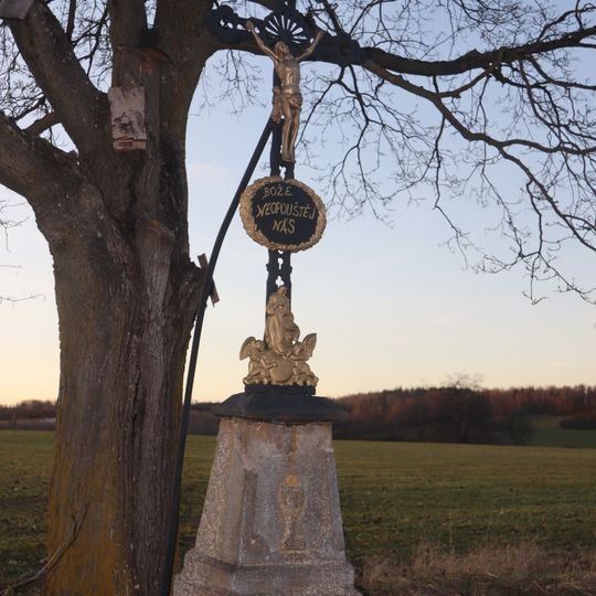 Kříž u křižovatky západně od Hroznatína
