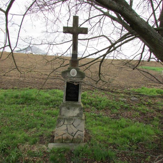 Kříž u rybníka Mešnice v Kojčicích