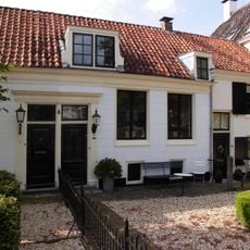 Pand van monumentale waarde, onderdeel vormend van een waardevolle vechtwand