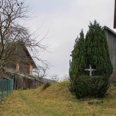 Kříž v Jakubovicích u hlavní silnice