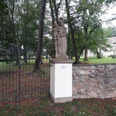 Socha svatého Antonína Paduánského u zámku v Luhově