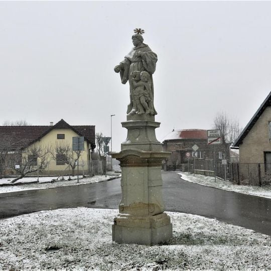 Socha svatého Mikuláše Toletinského na jižním rozcestí v Hrubém Jeseníku