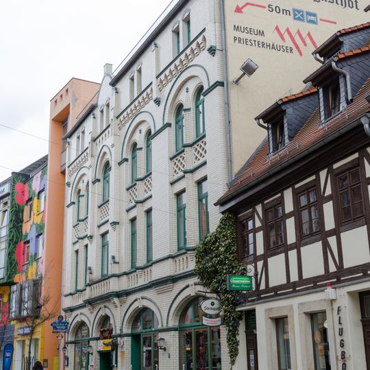 Wohn- und Geschäftshaus mit Hinterhaus in geschlossener Bebauung Peter-Breuer-Straße 25