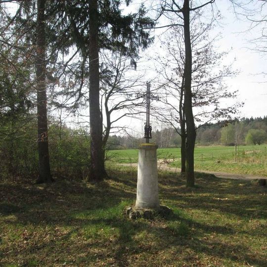 Kříž západně od Chválenic