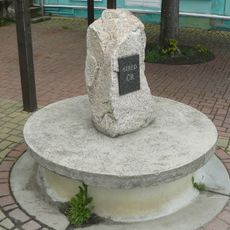 Památník středu ČR v Golčově Jeníkově