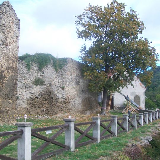 Hrad Modrý Kameň, múr hradbový