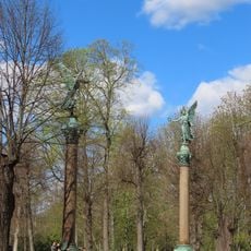 Two granite columns with statues of Victoria
