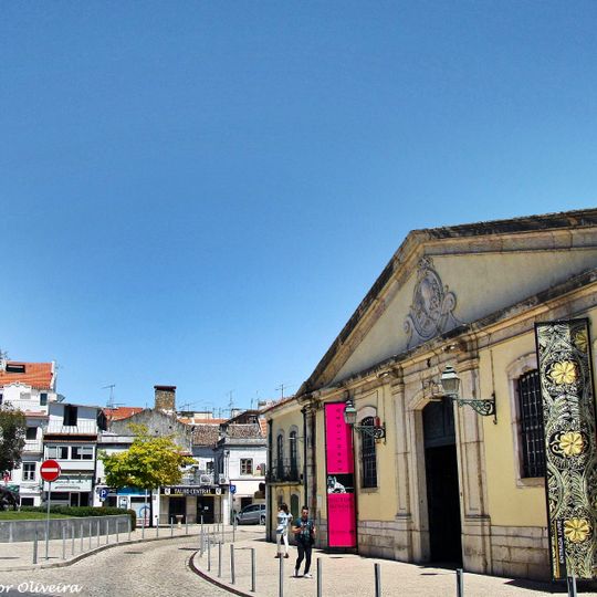 Conjunto constituído pelo Celeiro da Patriarcal, imóvel anexo à fachada posterior, pátio e portal de entrada