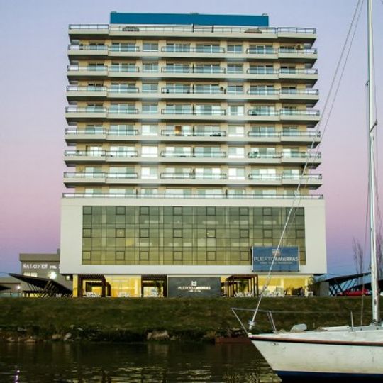 Puerto Amarras Hotel & Suites
