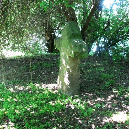 Smírčí kříž u rybníka v Radonicích