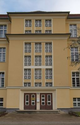 Entrance 0