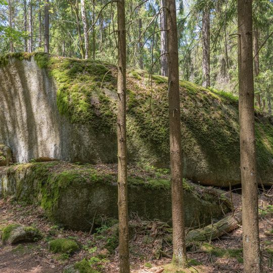 Blockstrom Mühlsteine SW von Kleinwendern