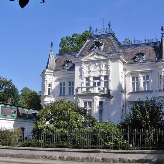 Villa Arbeshuber und Nebengebäude
