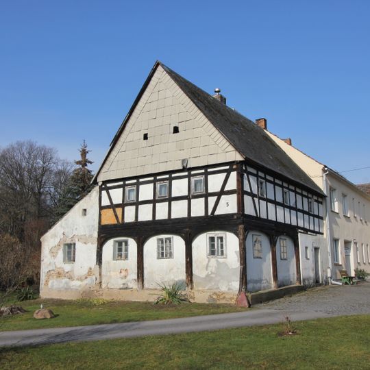 Wohnhaus eines Dreiseithofes Dorfstraße 5