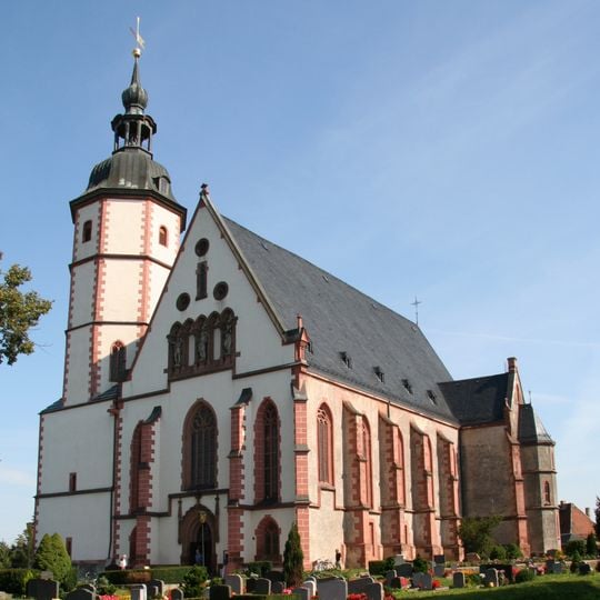 Sachgesamtheit Ev. Stadtkirche Penig mit Altem und Neuem Friedhof bestehend aus folgenden Einzeldenkmalen: Kirche, Friedhofstorhaus, Torhaus, zehn Grabmale und Ehrenhalle, Leichenhalle