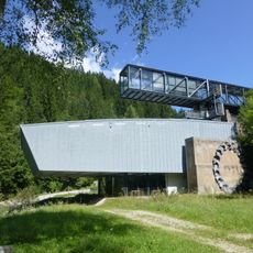Ausstellungsgebäude am historischen Hochofen in der Heft, Hüttenberg (Architekt: Günther Domenig)