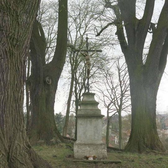 Kříž na rozcestí Kostelní a Polní ulice ve Skoroticích