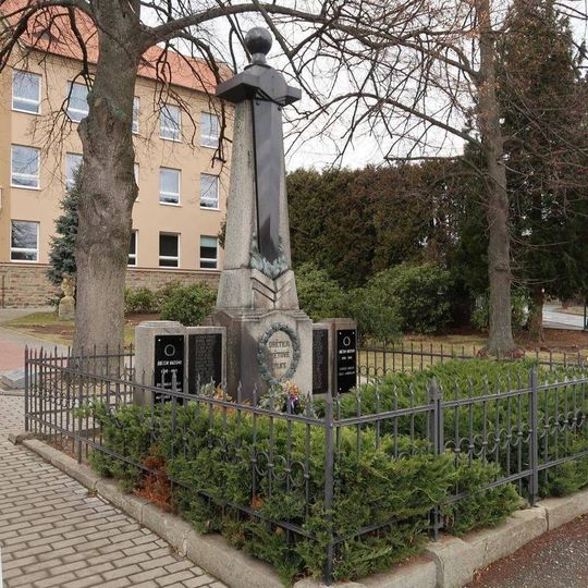 Pomník padlým u školy v Cerhovicích