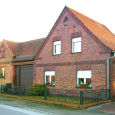 Bauernhof mit Wohnhaus, Seitengebäude und Torhaus Lindenweg 7 (Kühnicht)