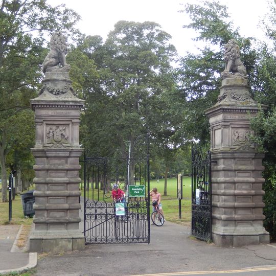 Edinburgh, Arboretum Place, Inverleith Park, Gate Piers
