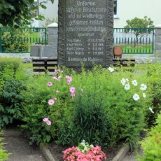 Denkmal für die Gefallenen des Ersten Weltkrieges Dorfstraße (gegenüber Gasthof)