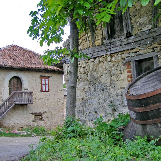 Комплекс Рајачких и Рогљевских пивница