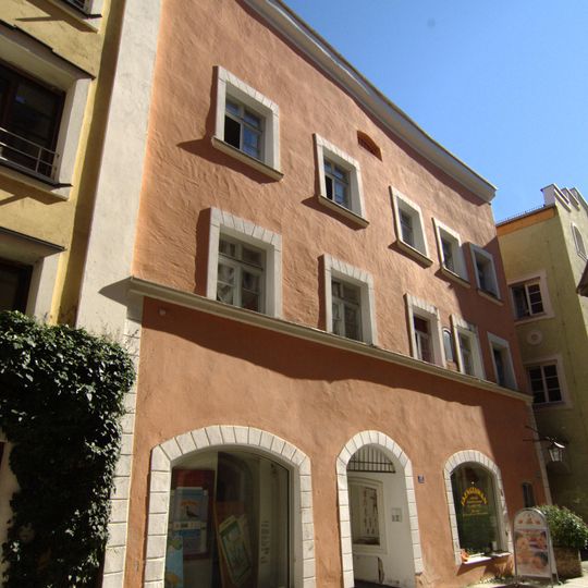 Wohn- und Geschäftshaus