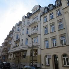Mietshaus in geschlossener Bebauung Erich-Mühsam-Straße 33