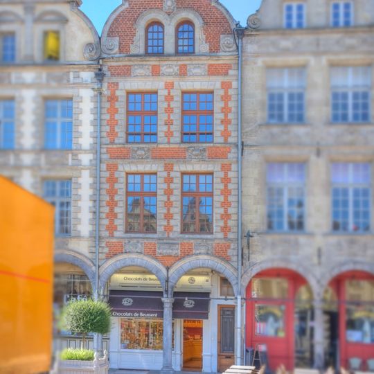 Immeuble, 38 place des Héros