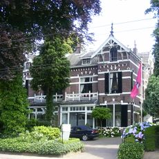 Dubbele villa met tuinhek