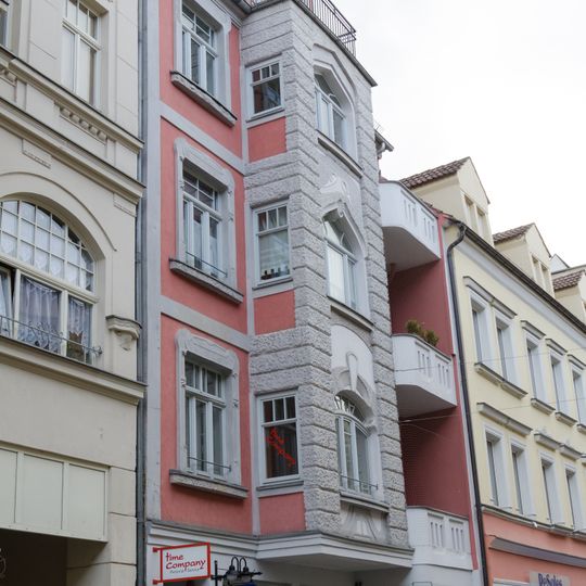 Wohn- und Geschäftshaus in geschlossener Bebauung Hauptstraße 29