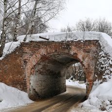 Арка в насыпи железной дороги к нефтяному резервуару (Карабаново)
