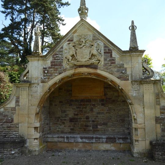 Canopied Seat And Flanking Walls,Memorial To The Countess Of Ducie,25 Yards East Of Chancel Of St Leonard's Church