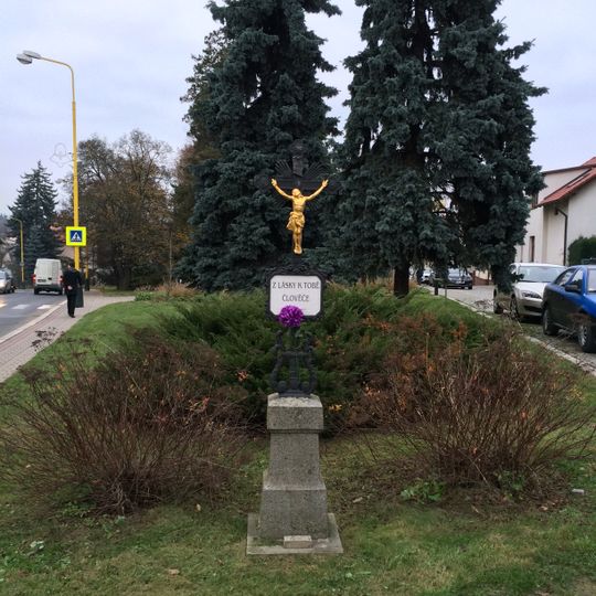 Kříž v parku Antonína Švehly v Říčanech