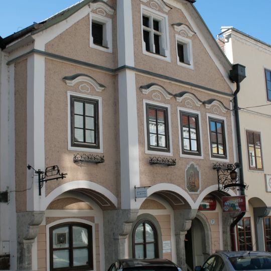 Wohn- und Geschäftshaus