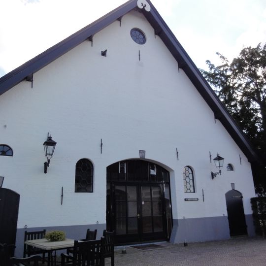 Twee schuren en kippenschuur bij Slot Doddendael