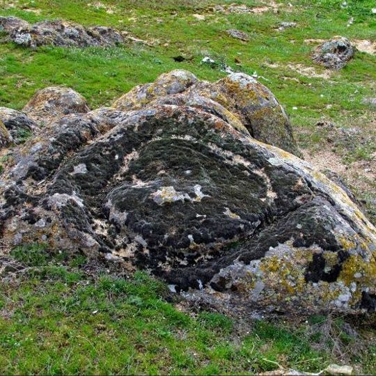 Жельови камъни