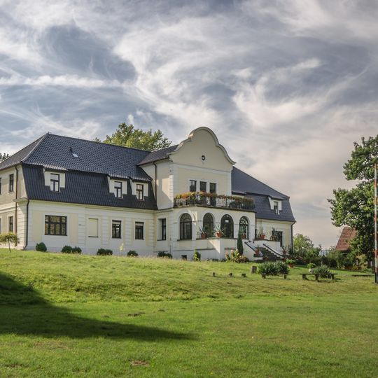 Zespół dworski w Uszycach