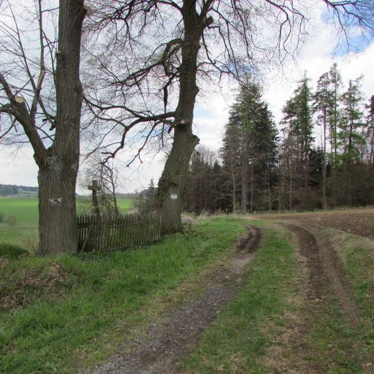 Kříž u rybníka Lampus jižně od Sedliště