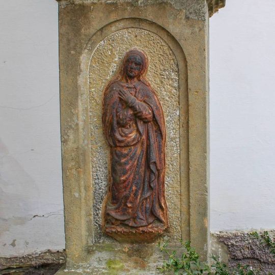 Kříž v Bartoňově vedle hlavní silnice