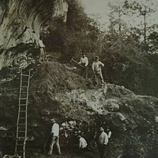 Cap Blanc rock shelter