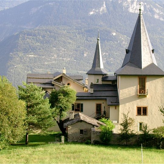 Château des Anchettes, avec greniers, raccards et chapelle